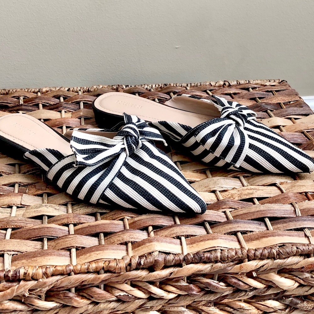 NWOT Forever 21 Parisian Bow Slides - Picture 3 of 5